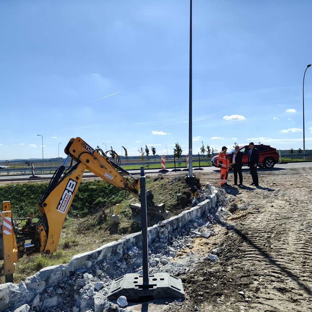 Trwają prace nad rozbudową drogi „Książ Mały – Strefa”